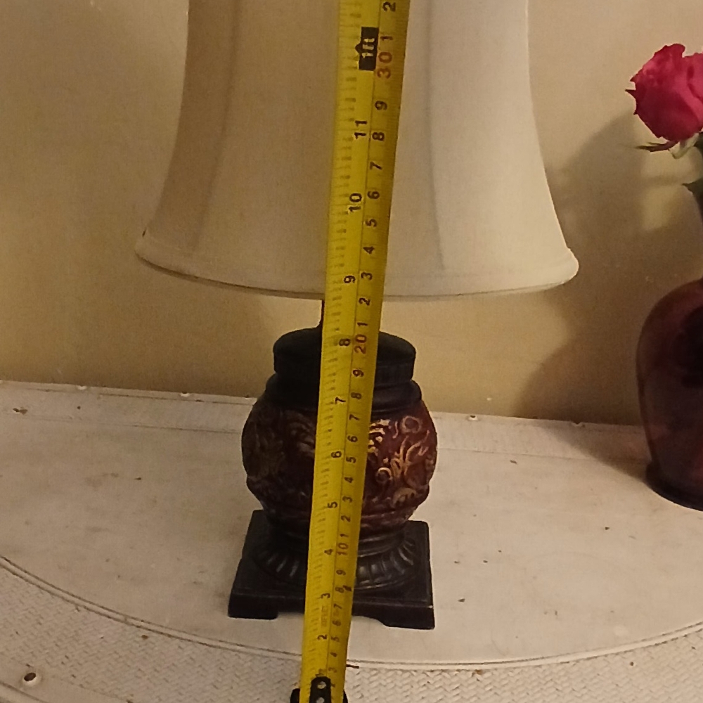 Elegant Table Lamp with Intricate Design - Picture 2 of 3
